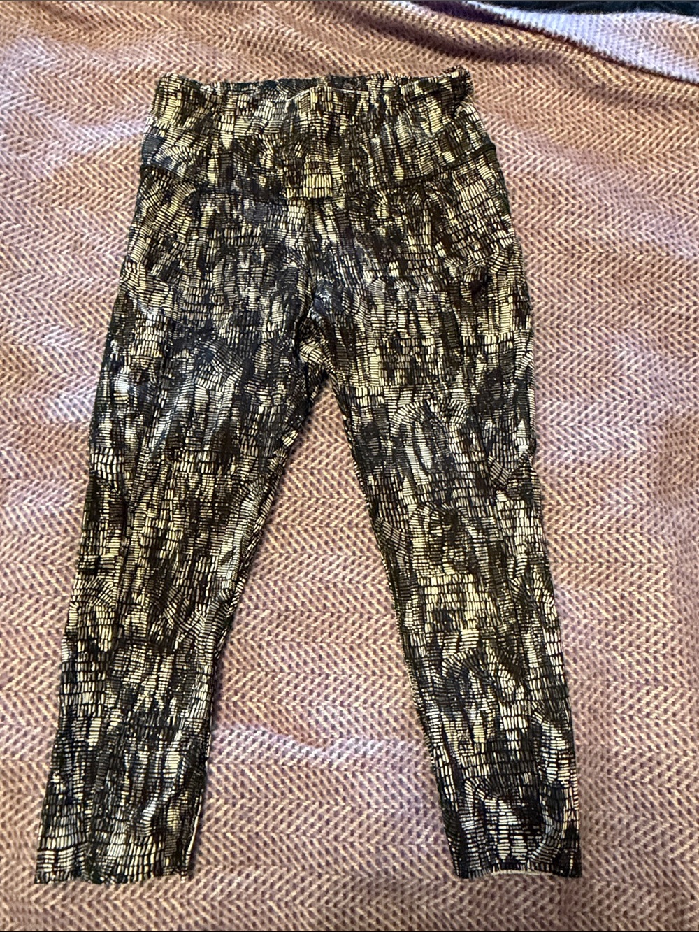 Lululemon Women’s Black and Cream Print Active Leggings